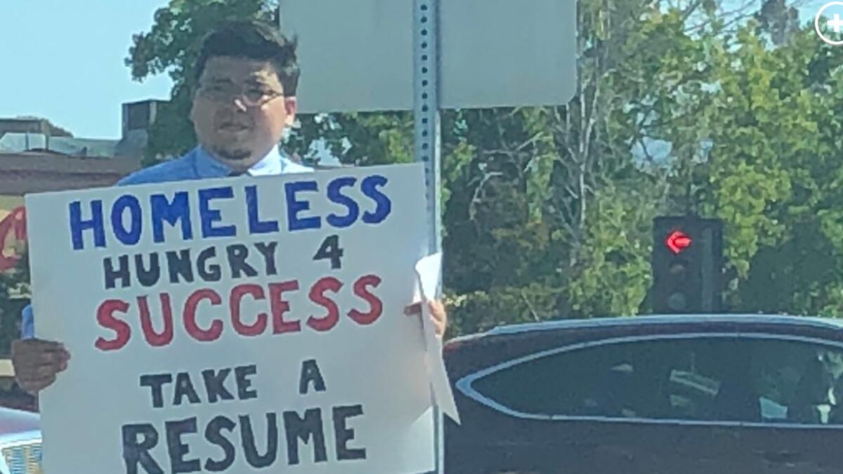 Homeless man hands out resumes, gets hundreds of job offers