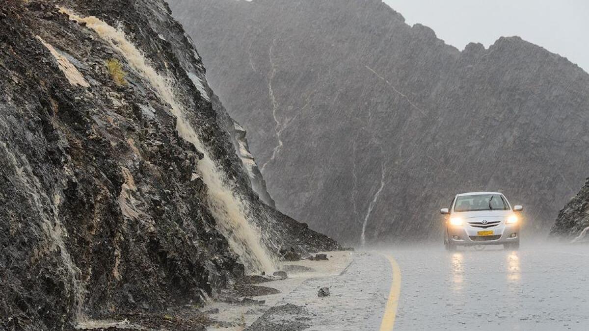 Oman orders evacuation, school closure for cyclone