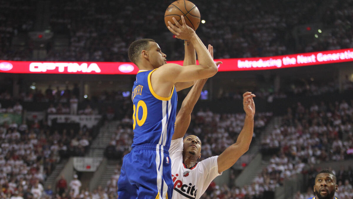 Curry back with a  bang in epic show