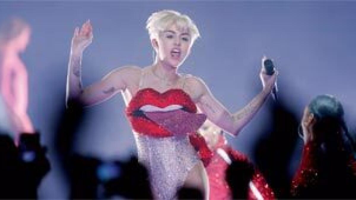 Miley Cyrus resumes tour