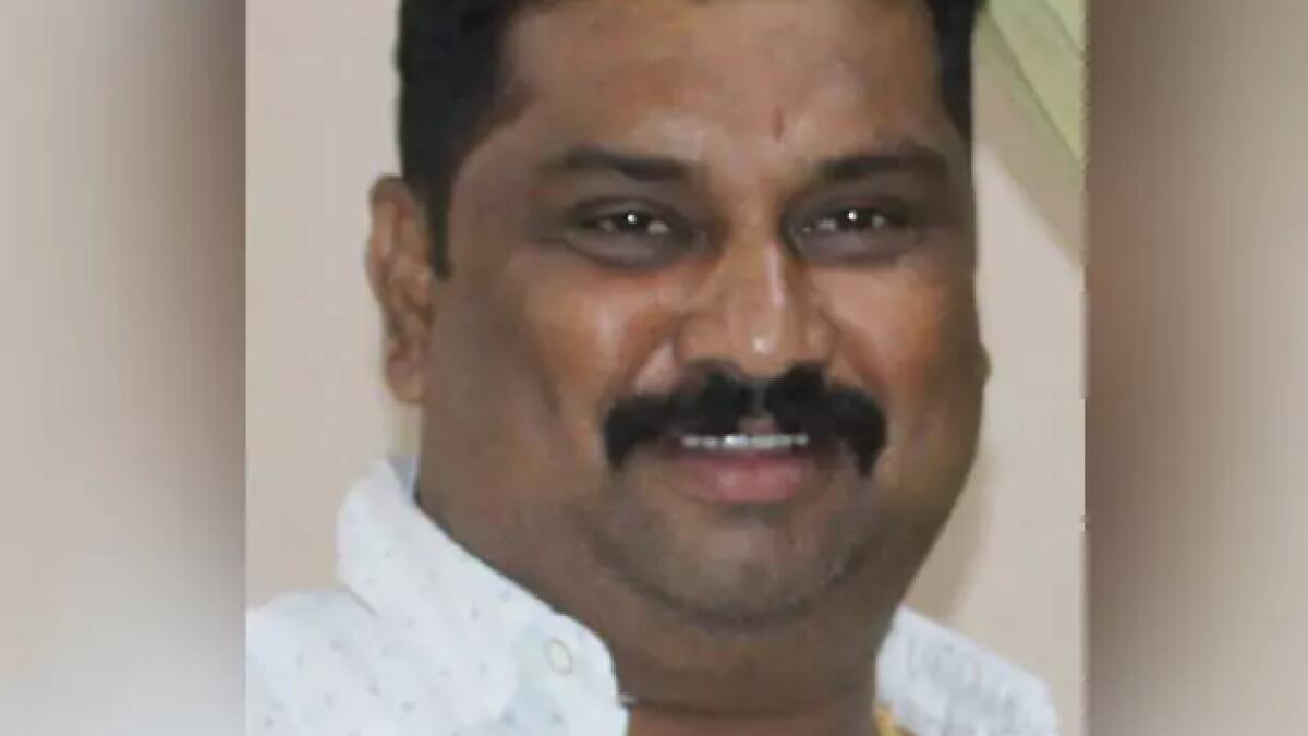 Shiv Sena leader shot dead by two gunmen in Mumbai