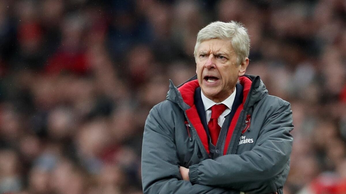 Refs stuck in 1950s, says Wenger