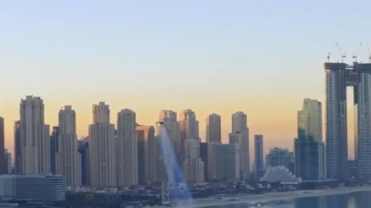 He then flies into the sunset and the clip concludes. It is then revealed that this is the result of Jetman Dubai's efforts to pioneer human flight.