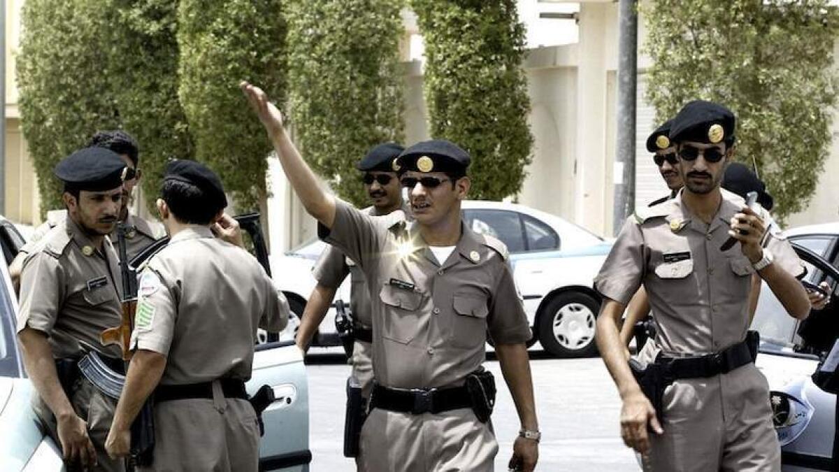 Bomb attack on Saudi police kills one, wounds six