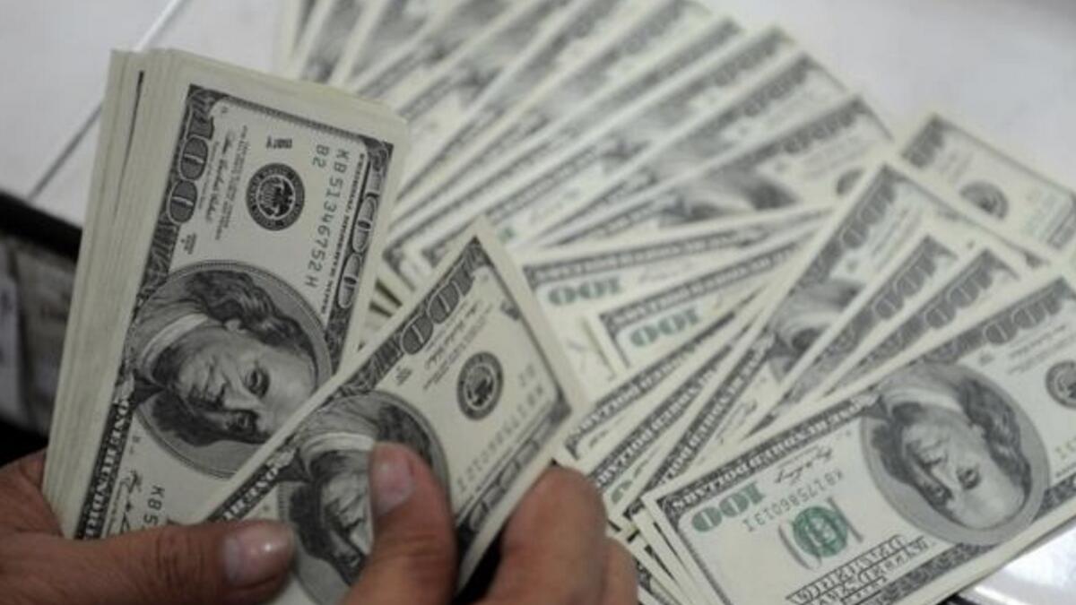 Duo dupe Dubai trader with fake dollars, pocket Dh200,000 