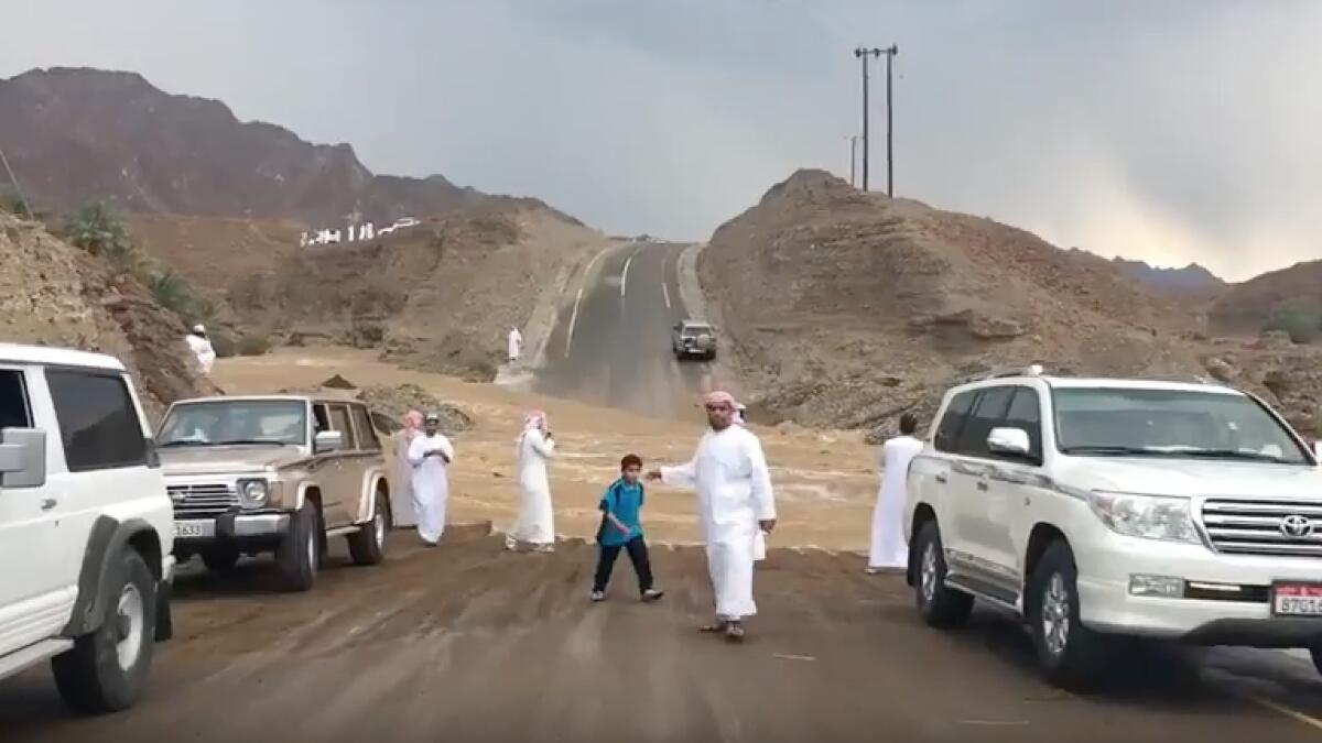 Sharjah-Kalba road closed due to heavy rain