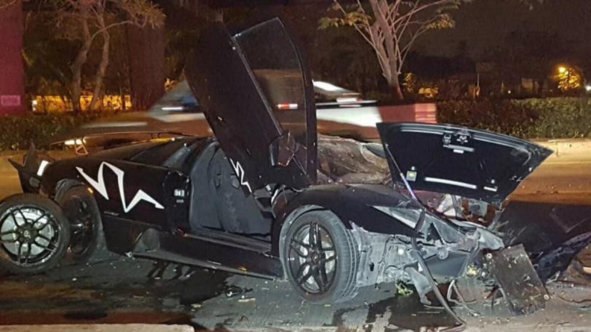 Friend takes Dh4m Lamborghini to show off, crashes in tree