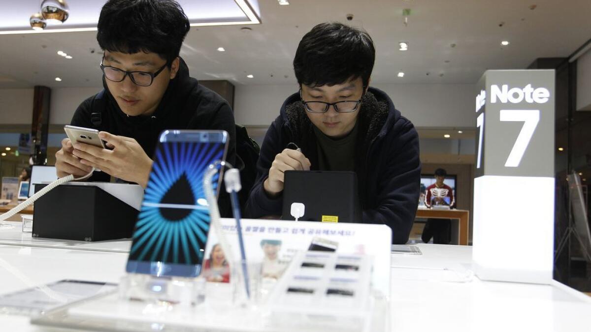 Samsung halts Galaxy Note7 sales, tells users to switch off