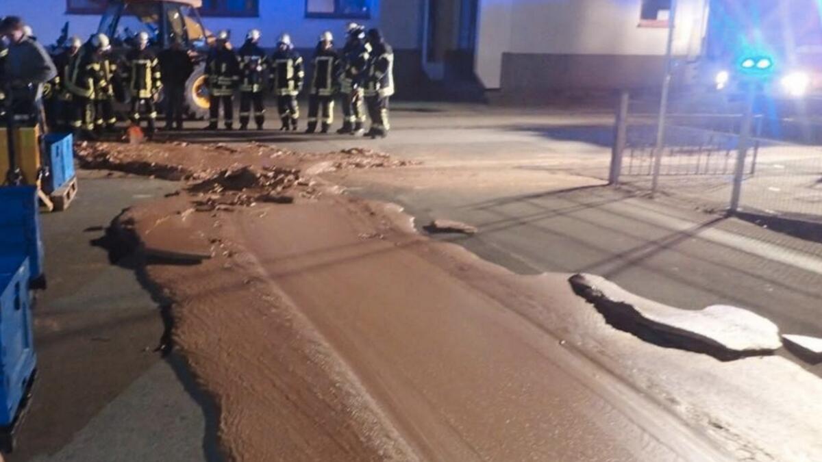 Video: Tonne of melted chocolate leaks onto road
