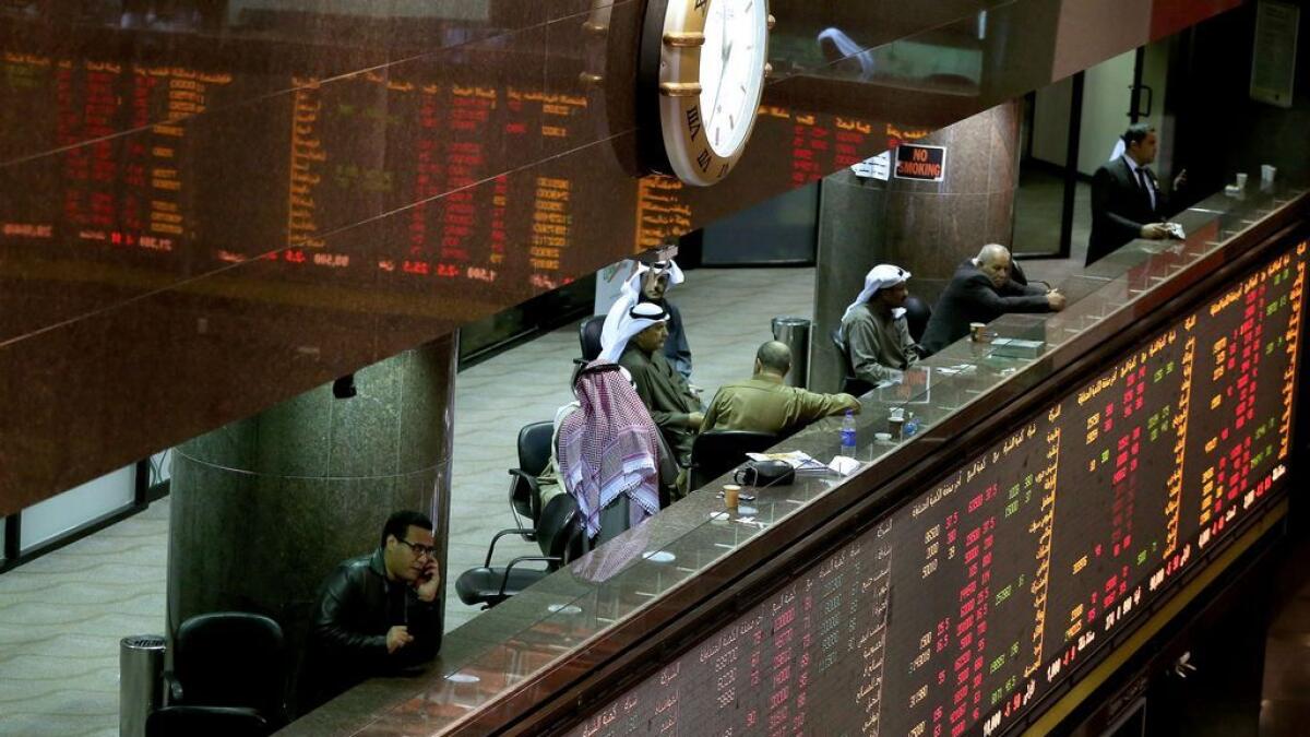 Kuwait mulls income tax to offset oil dip 