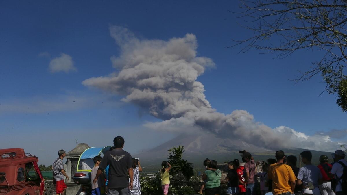 Thick ashfall halts work and flights in Philippines