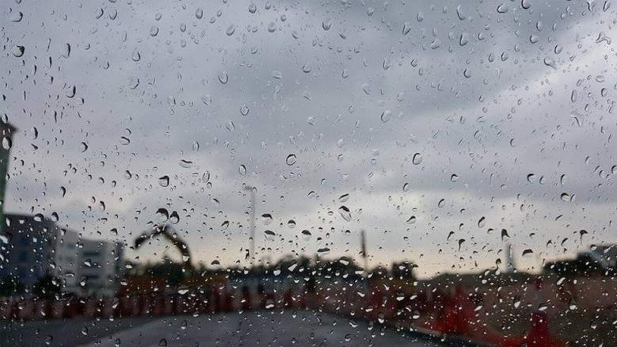 Video: UAE wakes up to rainy, misty morning 