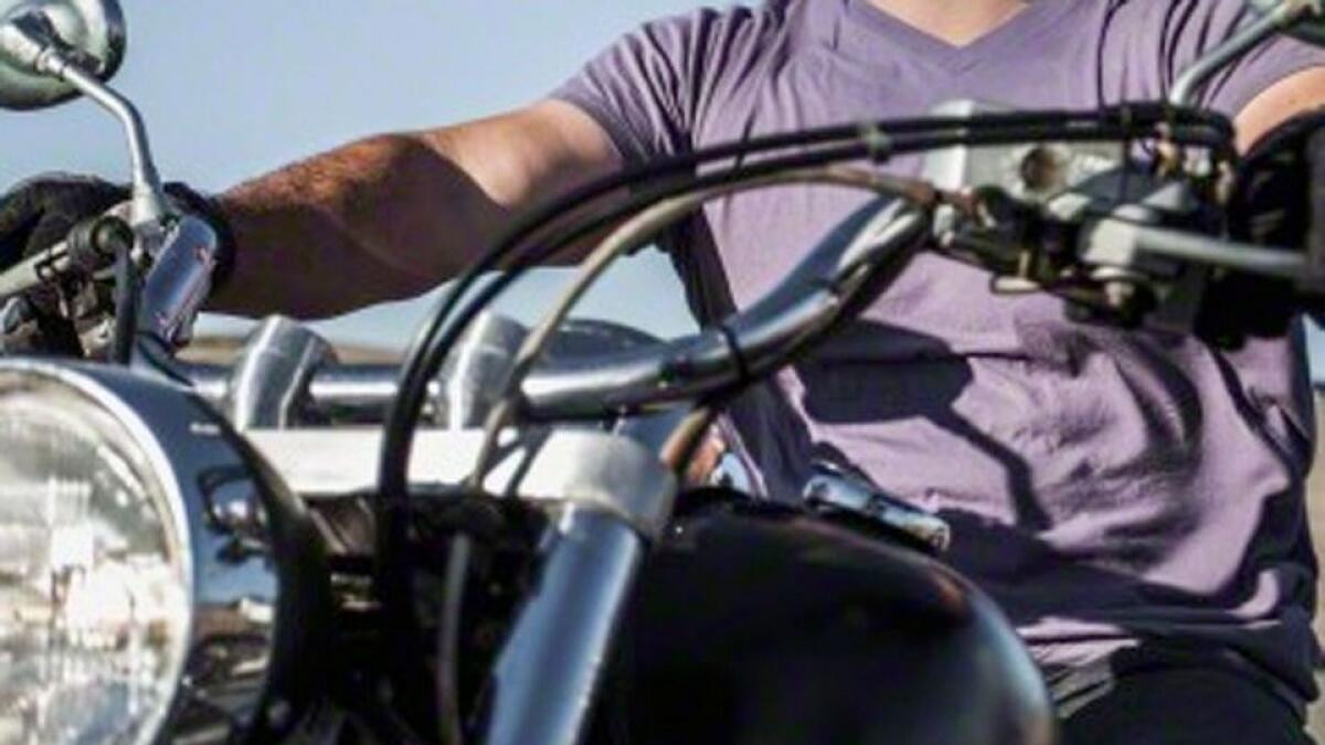 Pillion rider held for making obscene gesture in Dubai