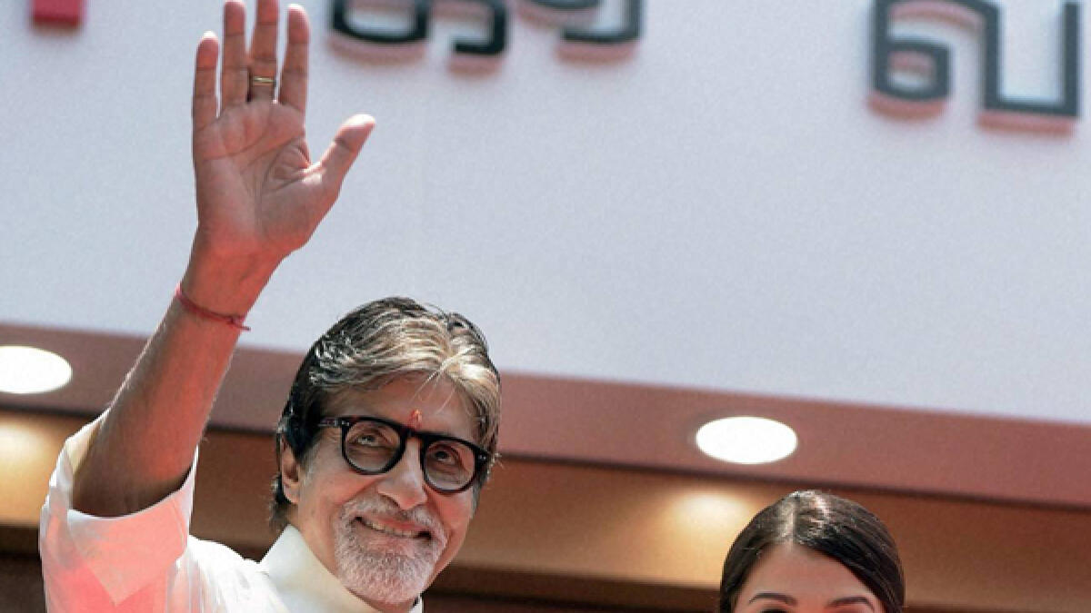Amitabh Bachchan with Aishwarya Rai Bachchan 