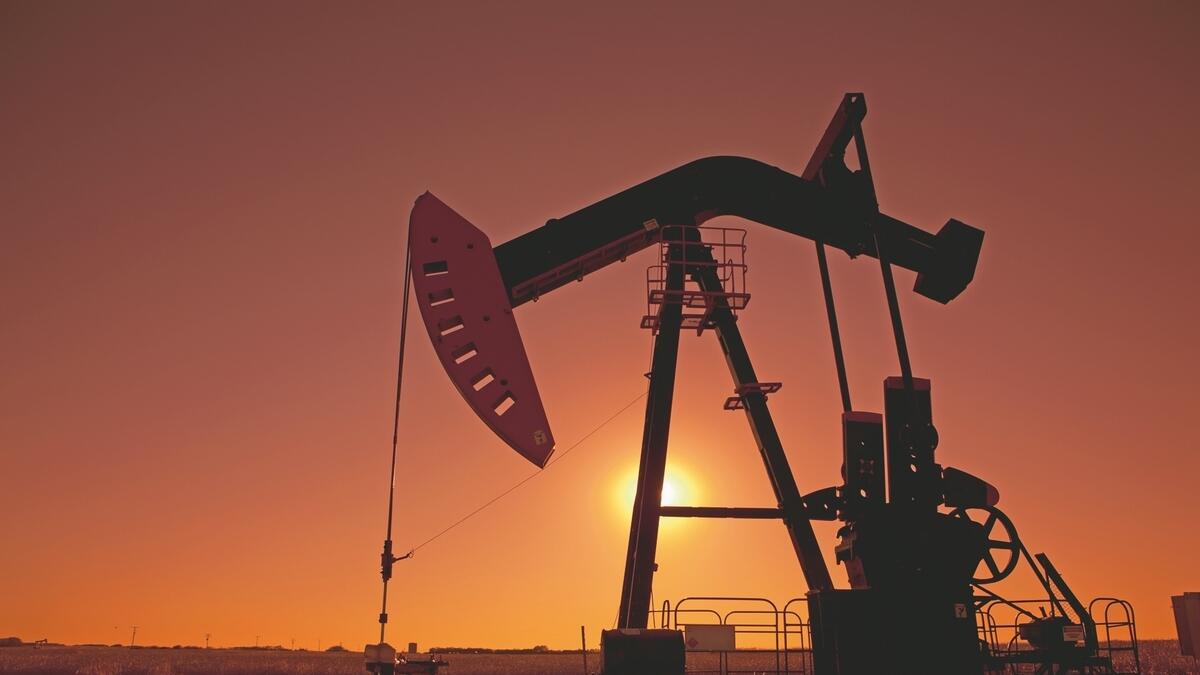 Oil prices hit 7-month lows on oversupply