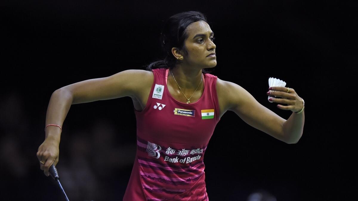 Indias Sindhu storms into world badminton semifinals; Srikanth loses