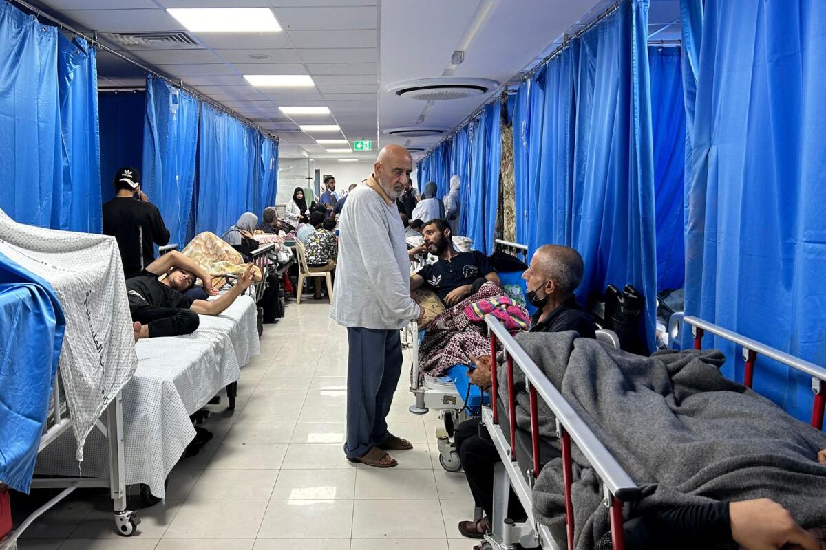 Patients and internally displaced people are pictured at Al-Shifa hospital in Gaza City on November 10, 2023. Photo: AFP